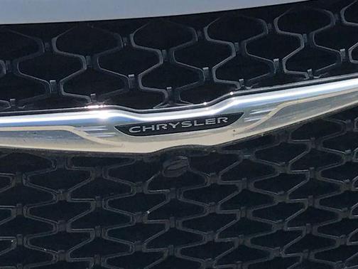 Bright White Clearcoat 2025 Chrysler Pacifica L