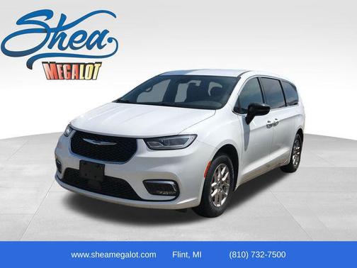 Bright White Clearcoat 2025 Chrysler Pacifica L