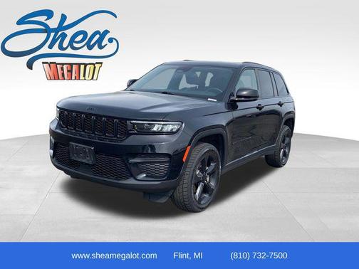 Diamond Black Crystal Pearlcoat 2023 Jeep Grand Cherokee Altitude