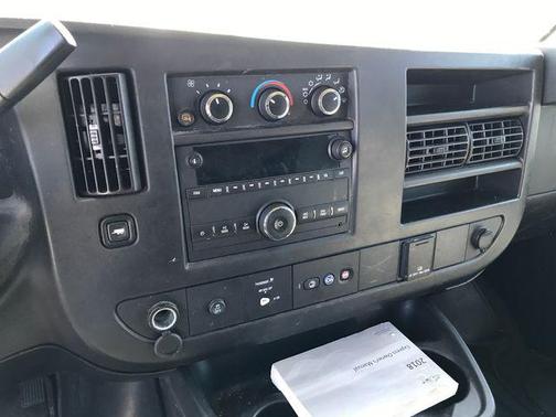 Summit White 2018 Chevrolet Express 2500 LT