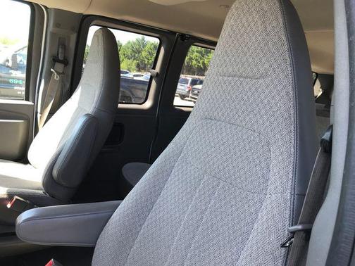 Summit White 2018 Chevrolet Express 2500 LT