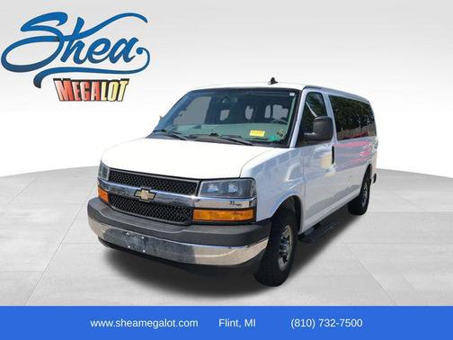 Summit White 2018 Chevrolet Express 2500 LT