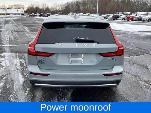 2025 Volvo V60 Cross Country B5 Plus