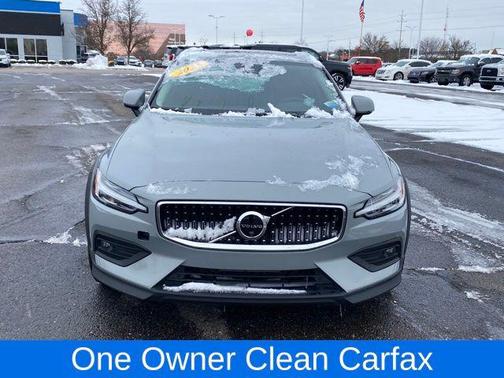 2025 Volvo V60 Cross Country B5 Plus