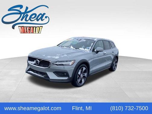2025 Volvo V60 Cross Country B5 Plus