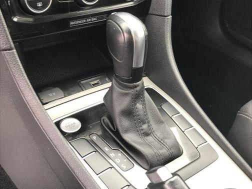 2022 Volkswagen Passat 2.0T Limited Edition