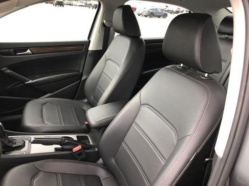 2022 Volkswagen Passat 2.0T Limited Edition