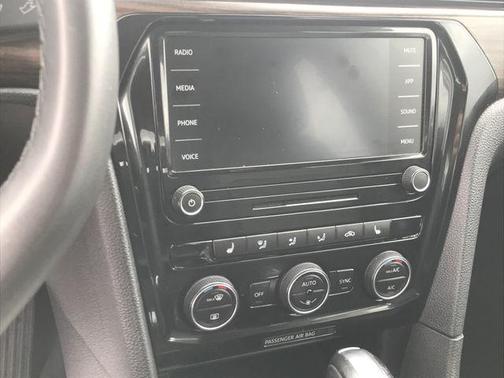 2022 Volkswagen Passat 2.0T Limited Edition