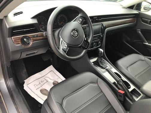 2022 Volkswagen Passat 2.0T Limited Edition