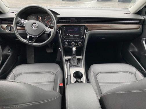 2022 Volkswagen Passat 2.0T Limited Edition