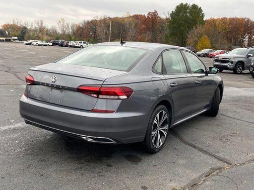 2022 Volkswagen Passat 2.0T Limited Edition