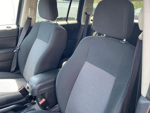 Blackberry Pearlcoat 2011 Jeep Compass Base