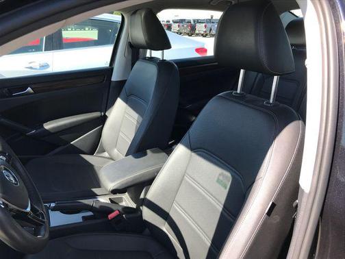 2022 Volkswagen Passat 2.0T Limited Edition