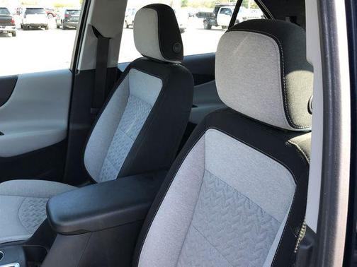 Blue Glow Metallic 2022 Chevrolet Equinox LS