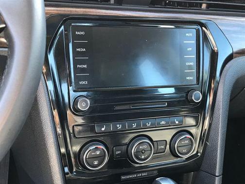 2022 Volkswagen Passat 2.0T Limited Edition