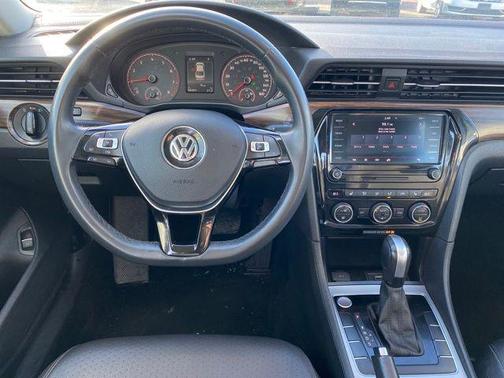 2022 Volkswagen Passat 2.0T Limited Edition