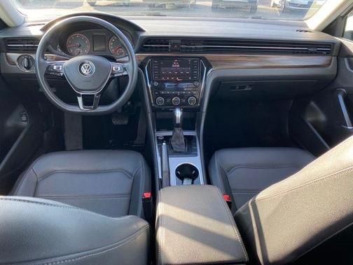 2022 Volkswagen Passat 2.0T Limited Edition