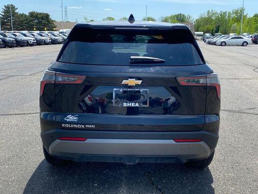 Mosaic Black Metallic 2026 Chevrolet Equinox 1LT