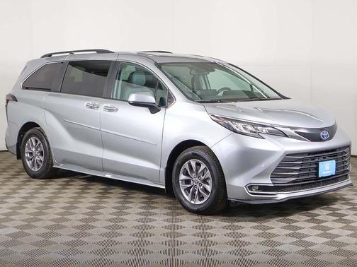2023 Toyota Sienna XLE