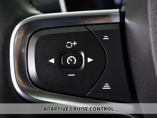 2023 Volvo XC40 B5 Plus Dark Theme