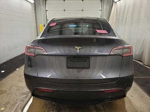 2022 Tesla Model Y Long Range Dual Motor All-Wheel Drive