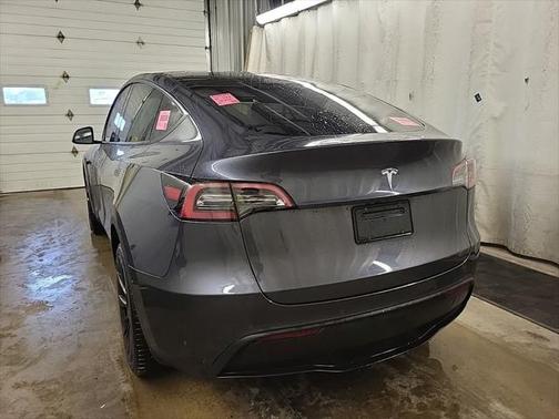 2022 Tesla Model Y Long Range Dual Motor All-Wheel Drive
