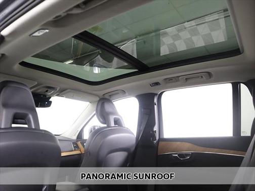 2021 Volvo XC90 T6 Momentum