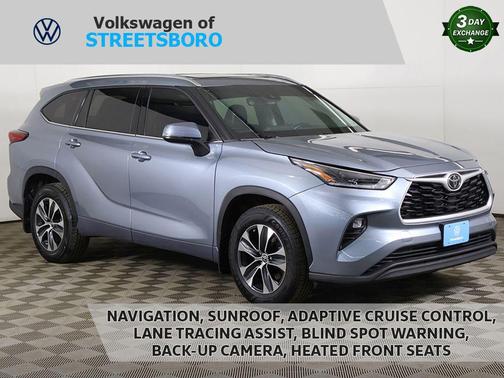 Moon Dust 2021 Toyota Highlander XLE