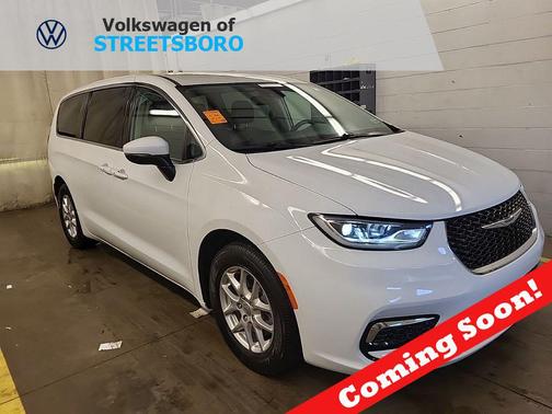 Bright White Clearcoat 2023 Chrysler Pacifica Touring L