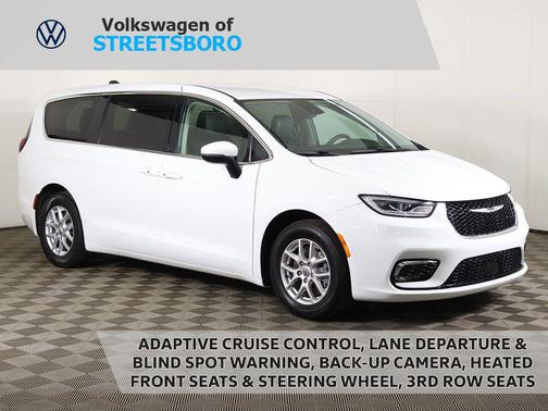 Bright White Clearcoat 2023 Chrysler Pacifica Touring L