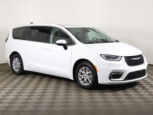 Bright White Clearcoat 2023 Chrysler Pacifica Touring L