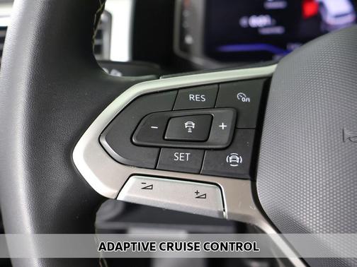 Deep Black Pearl 2023 Volkswagen Atlas 3.6L SE w/Technology