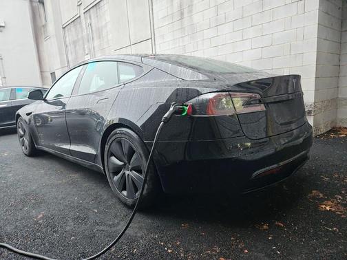 2022 Tesla Model S Base