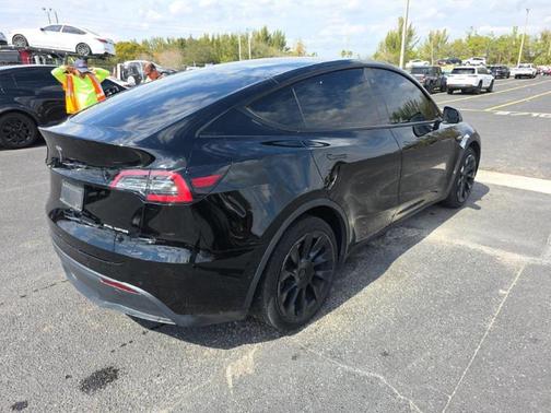 2022 Tesla Model Y Long Range Dual Motor All-Wheel Drive