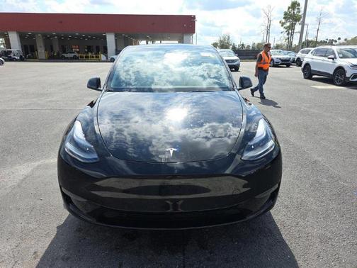 2022 Tesla Model Y Long Range Dual Motor All-Wheel Drive