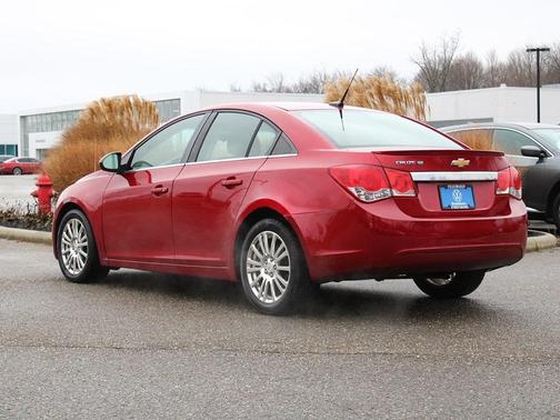 Photo 4 of 30 of 2011 Chevrolet Cruze ECO