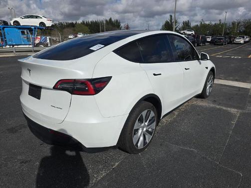 2022 Tesla Model Y Long Range Dual Motor All-Wheel Drive