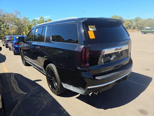 2022 GMC Yukon XL Denali