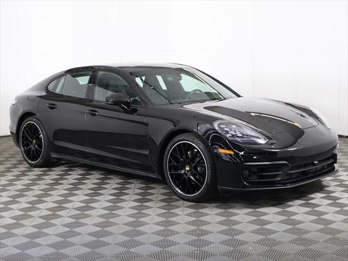 2022 Porsche Panamera 4
