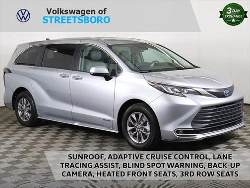 2021 Toyota Sienna XLE 8 Passenger