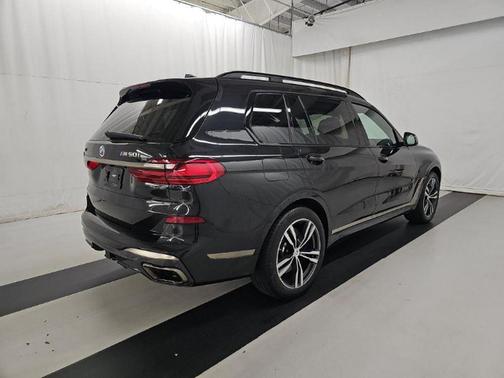 2022 BMW X7 M50i