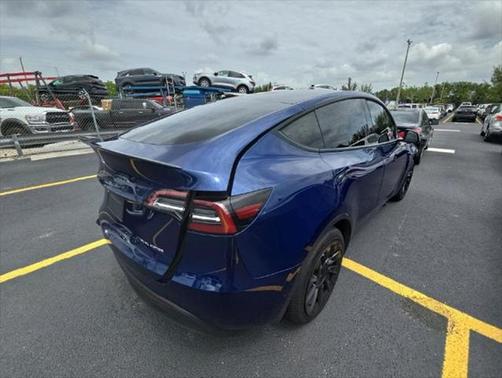 2022 Tesla Model Y Long Range Dual Motor All-Wheel Drive