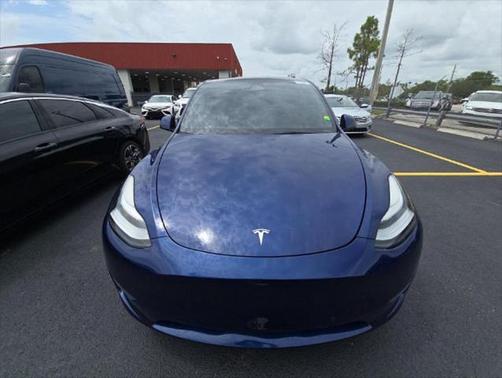 2022 Tesla Model Y Long Range Dual Motor All-Wheel Drive