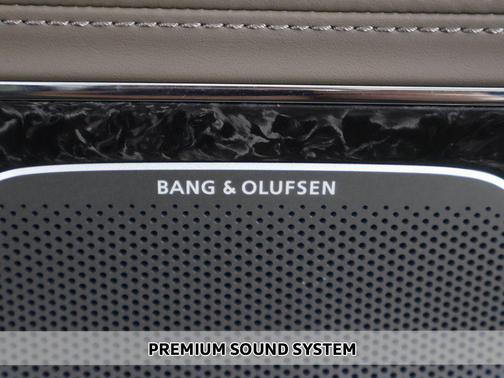 Uyuni White 2025 Genesis G90 3.5T e-SC AWD