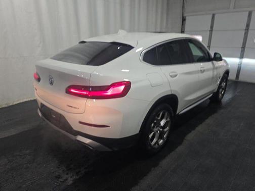 White 2022 BMW X4 xDrive30i