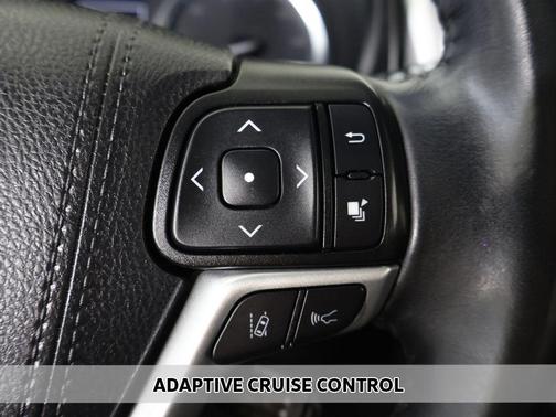 Midnight Black Metallic 2019 Toyota Highlander XLE