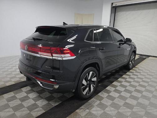 2024 Volkswagen Atlas Cross Sport 2.0T SE w/Technology 4MOTION
