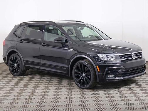 Deep Black Pearl 2020 Volkswagen Tiguan 2.0T SE R-Line Black