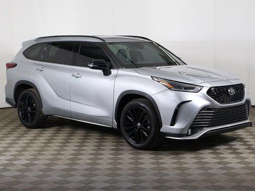 Celestial Silver Metallic 2024 Toyota Highlander XSE
