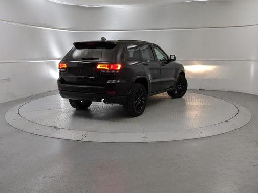 2022 Jeep Grand Cherokee LAREDO